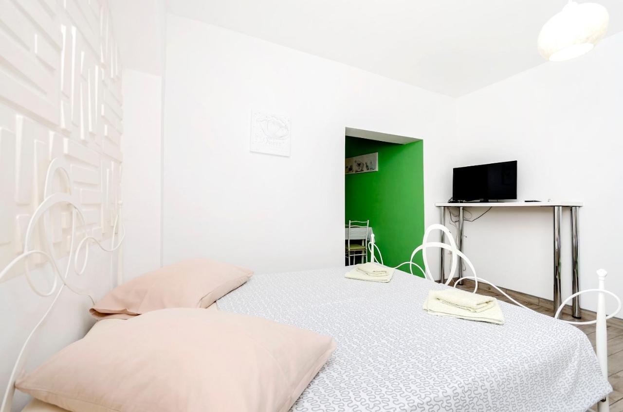 Apartments And Room Take It Easy Tribunj  Exterior photo