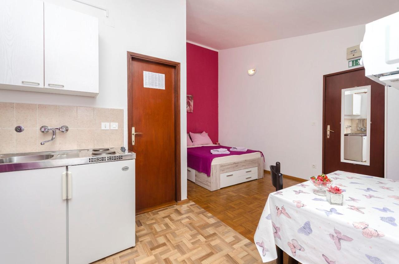 Apartments And Room Take It Easy Tribunj  Exterior photo