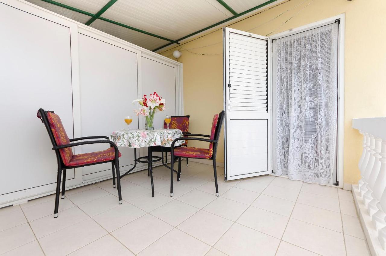Apartments And Room Take It Easy Tribunj  Exterior photo
