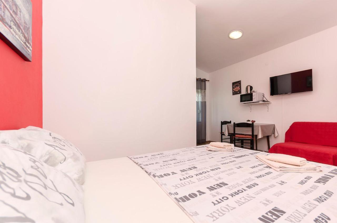 Apartments And Room Take It Easy Tribunj  Exterior photo